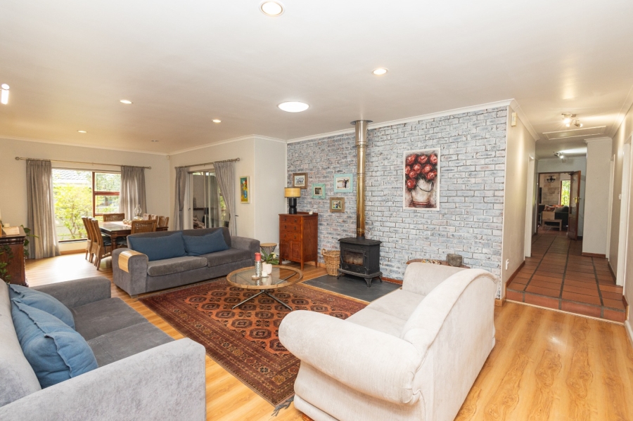 To Let 5 Bedroom Property for Rent in Vierlanden Western Cape